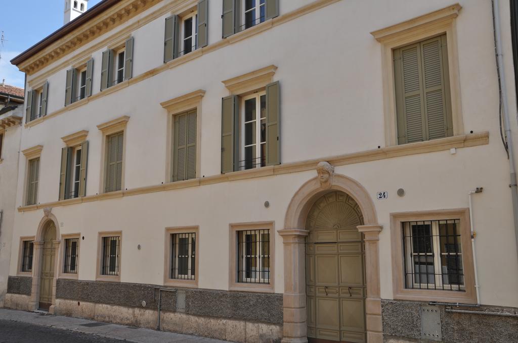 Verona White Lodge Bagian luar foto